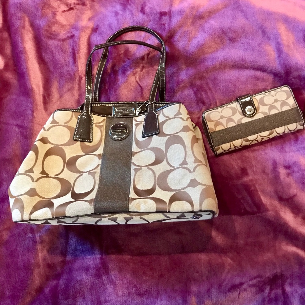 Authentic Coach Purse with matching wallet!